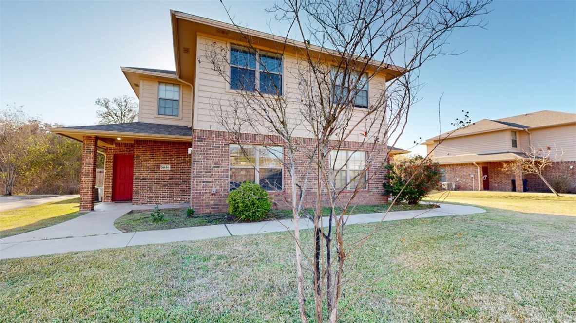 View of front of home featuring a front yard