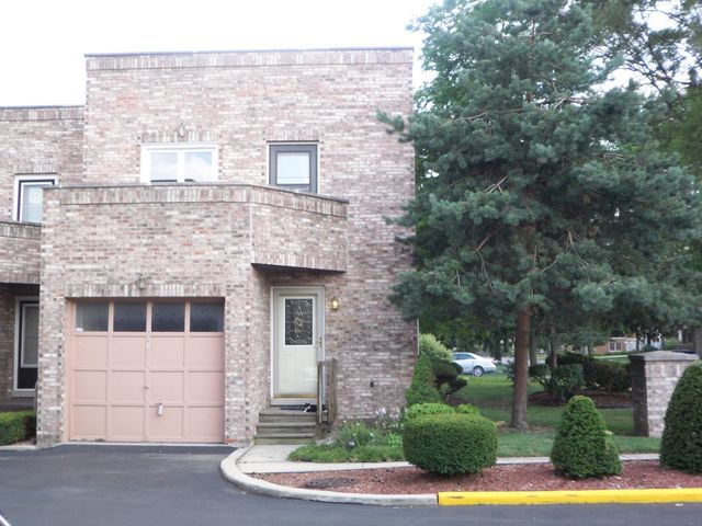 $319,900 | 479 North Addison Avenue, Unit D | Elmhurst