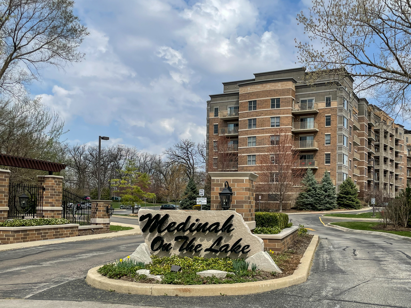 125 Lakeview Drive Unit 708 Bloomingdale IL 60108 Compass