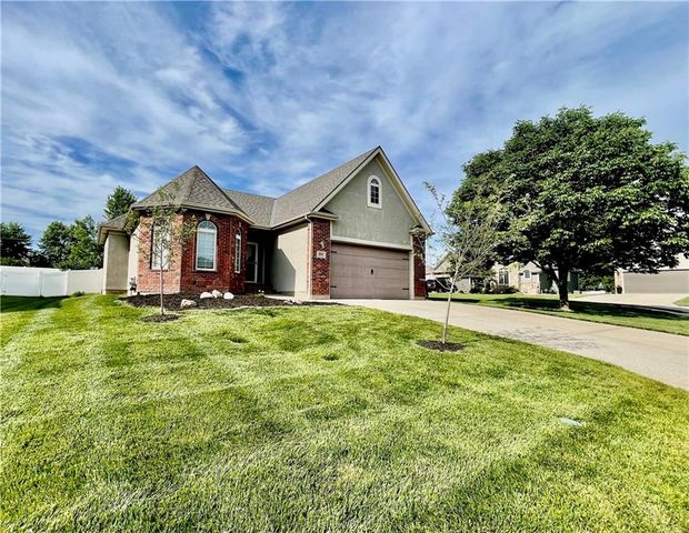 $364,900 | 800 Northwest Cedar Lane | Grain Valley