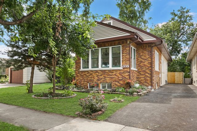 $389,900 | 1339 Willow Avenue | Des Plaines