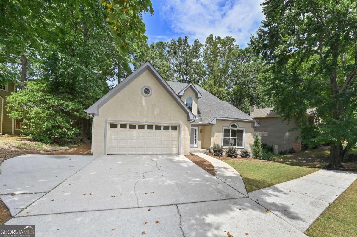 a view of front of house with a yard