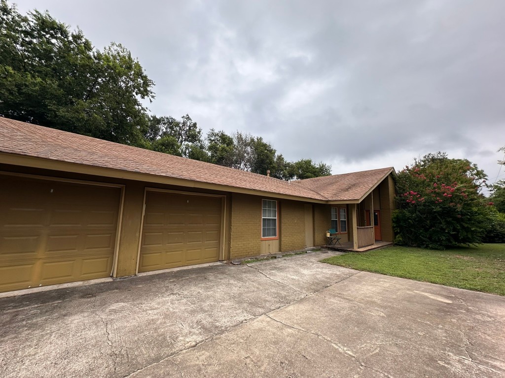 a front view of house with yard