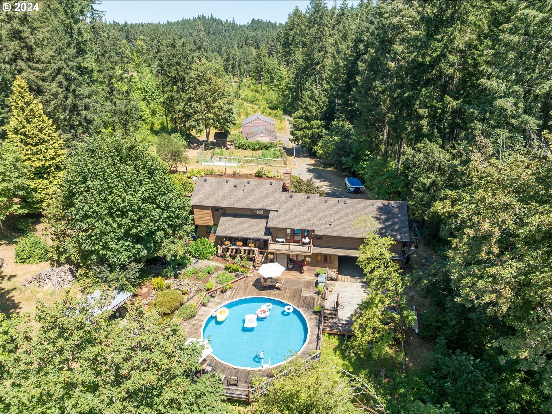 an aerial view of a house with yard swimming pool and outdoor seating