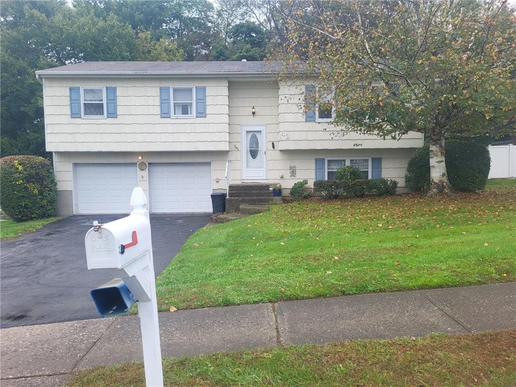 Front of home with 2 car garage