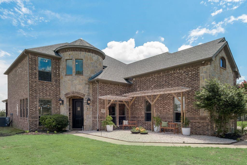 a view of the house with outdoor space