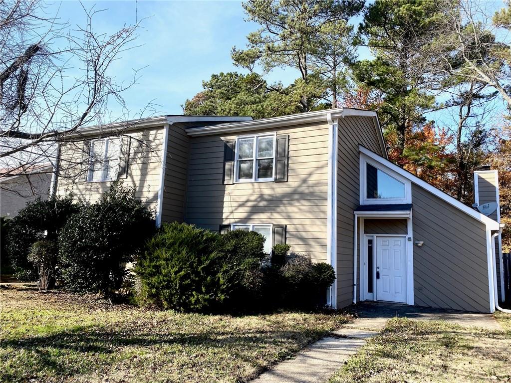 a view of a house with a yard