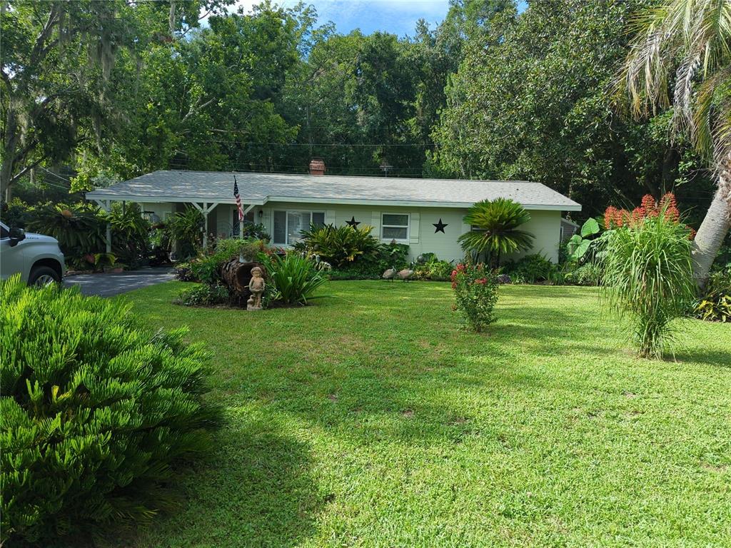 a view of an house with backyard space and garden