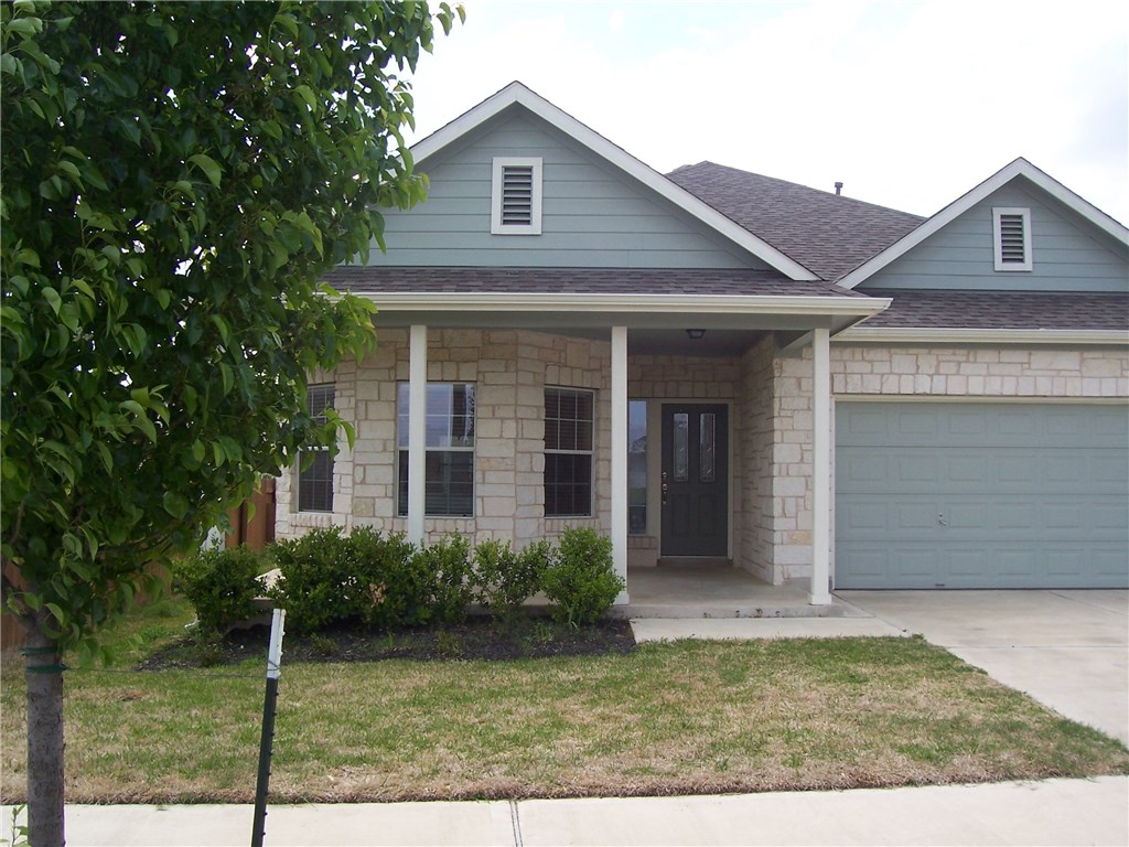 a view of a house with backyard