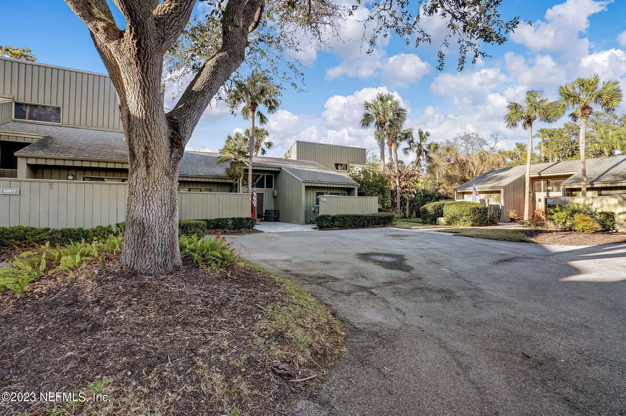 1-web-or-mls-1_ LH 10025 Sawgrass Dr E_