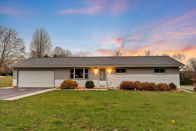 $309,900 | W7876 Center Road | Greenbush