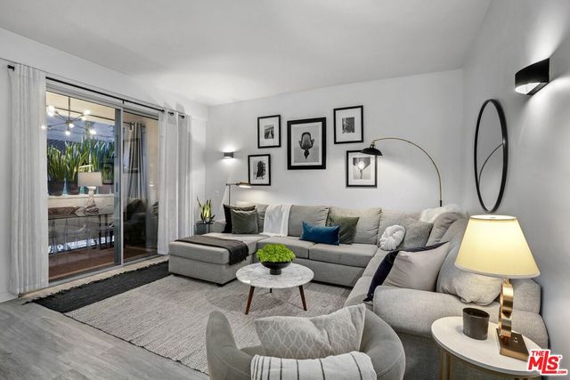 $769,000 | 7250 Franklin Avenue, Unit 112 | Sunset Strip-Hollywood Hills West