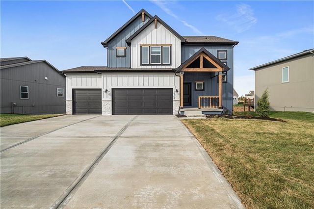 $430,089 | 312 Woodview Drive | Raymore