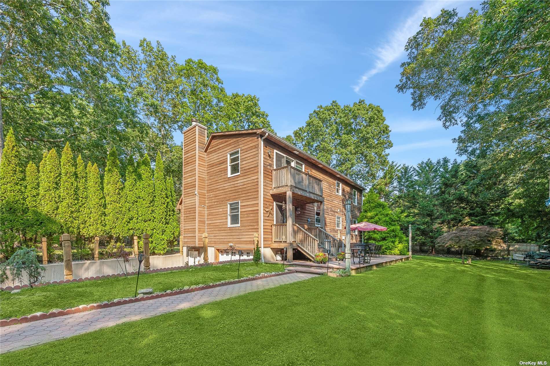 a view of a house with backyard and a tree