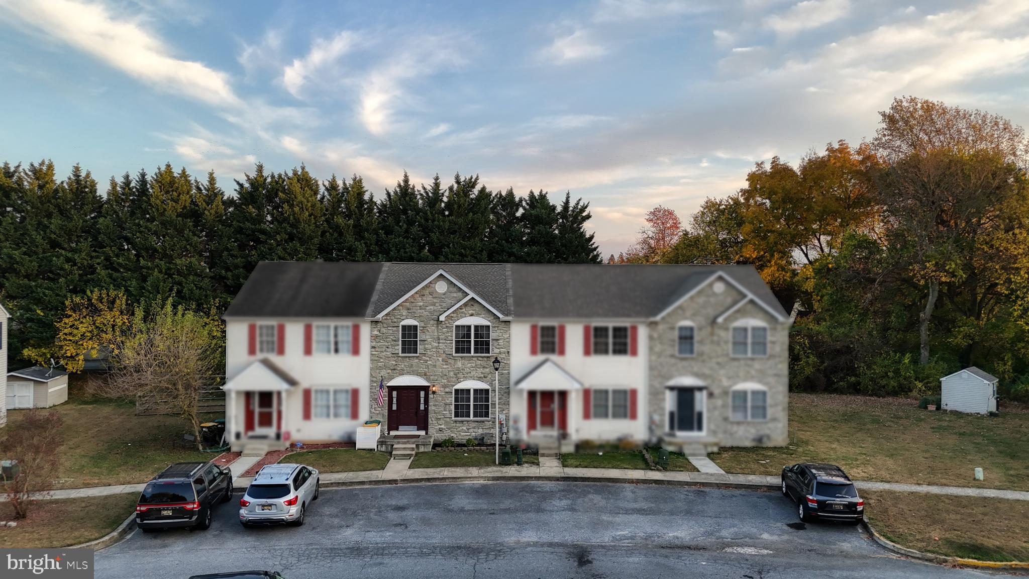 a view of multiple houses with a yard