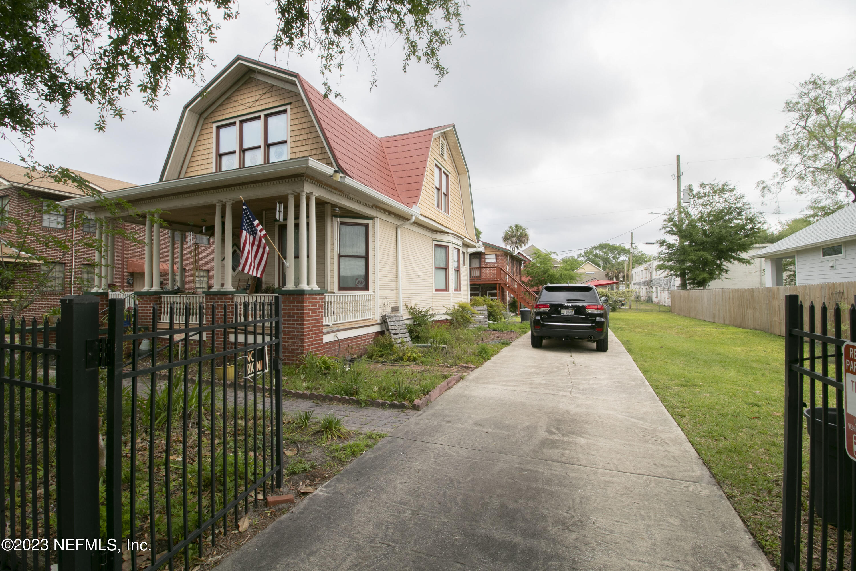 a view of house and entrance gate