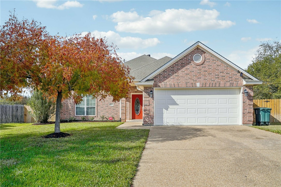 View of front of property featuring a front yard a