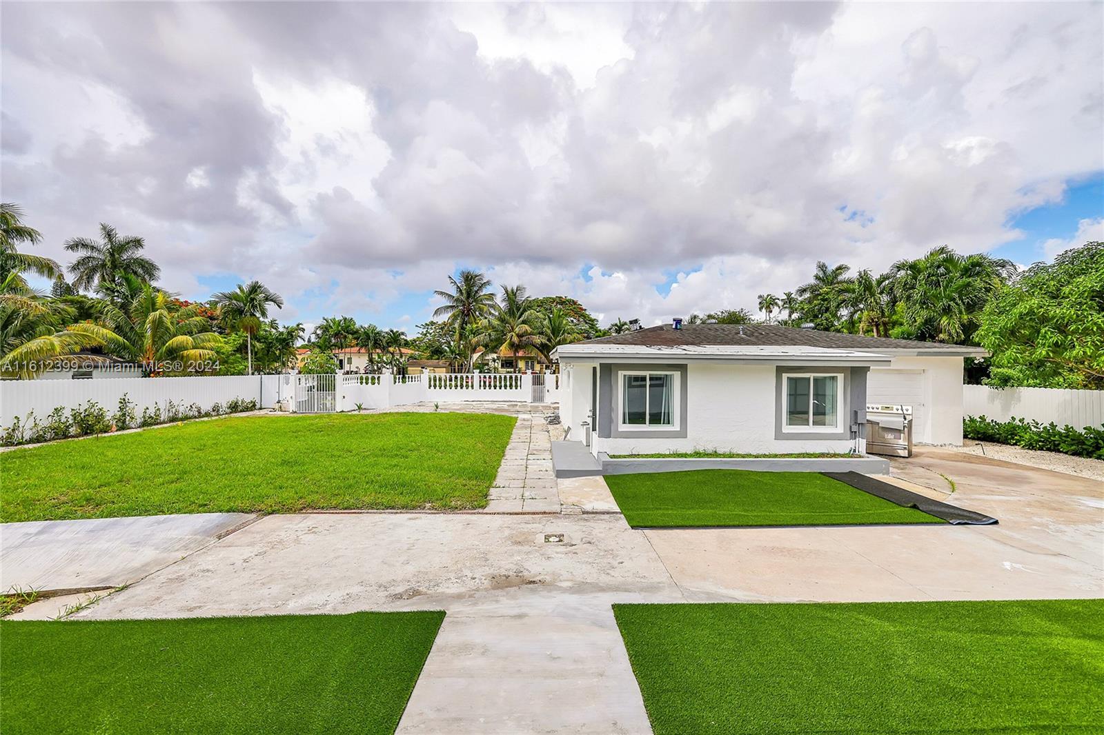 a view of a yard in front of a house