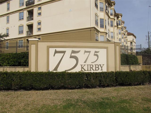 $249,500 | 7575 Kirby Drive, Unit 3202 | University Place
