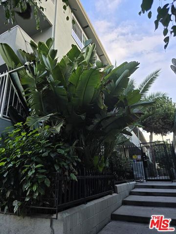 $3,350 | 350 South Hobart Boulevard, Unit 9 | Mid-Wilshire