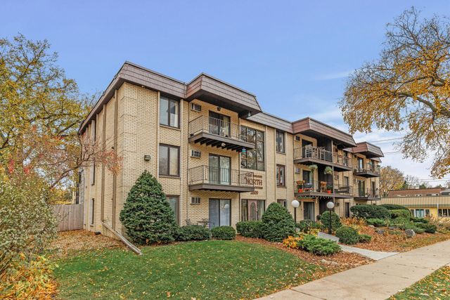 $149,000 | 2809 East Minnehaha Parkway, Unit 306 | Keewaydin