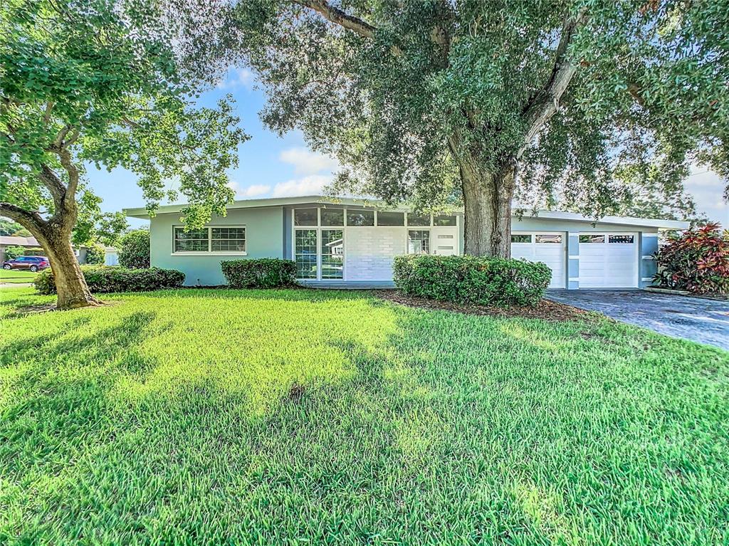 a view of a house with a yard