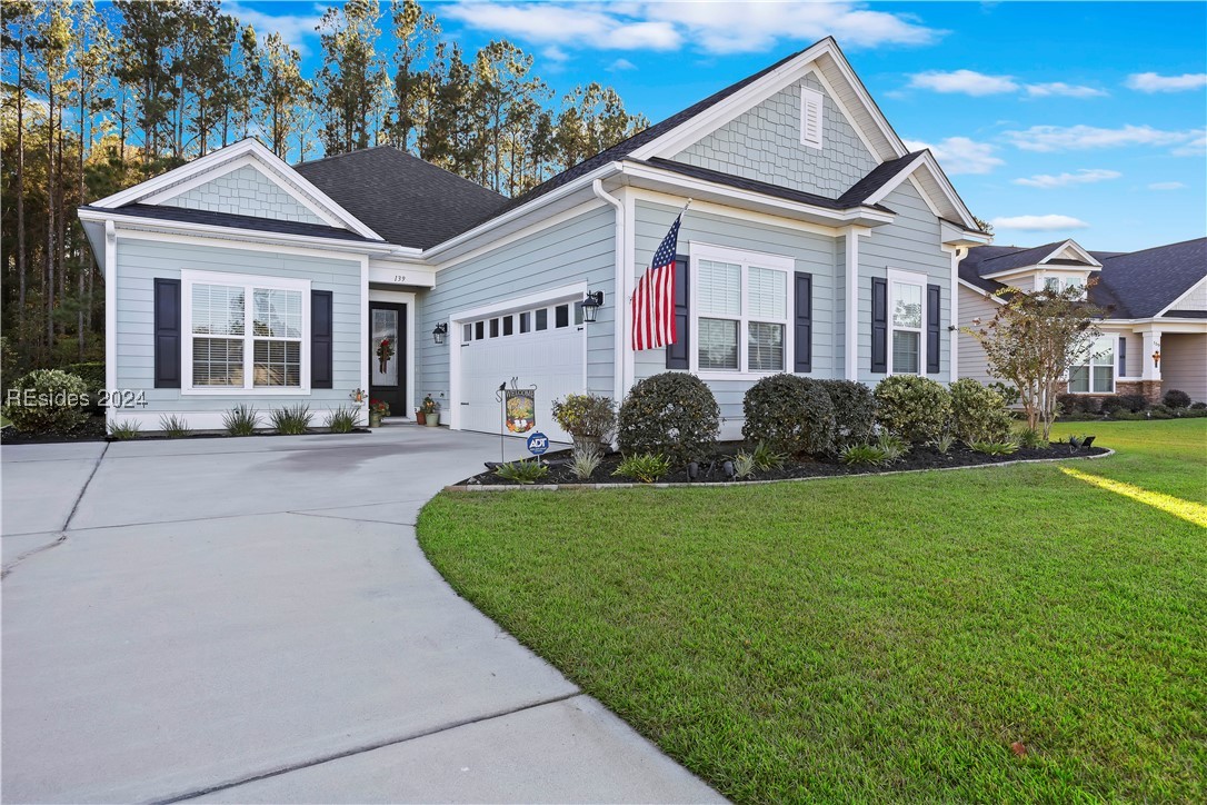 View of front of home with a fully landscaped fron