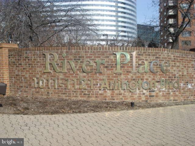 $159,900 | 1021 Arlington Boulevard, Unit 317 | River Place East