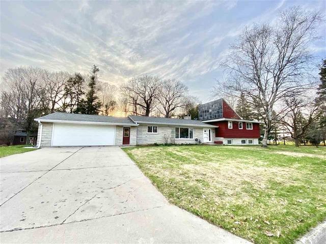 $299,900 | 407 3rd Street | Luxemburg