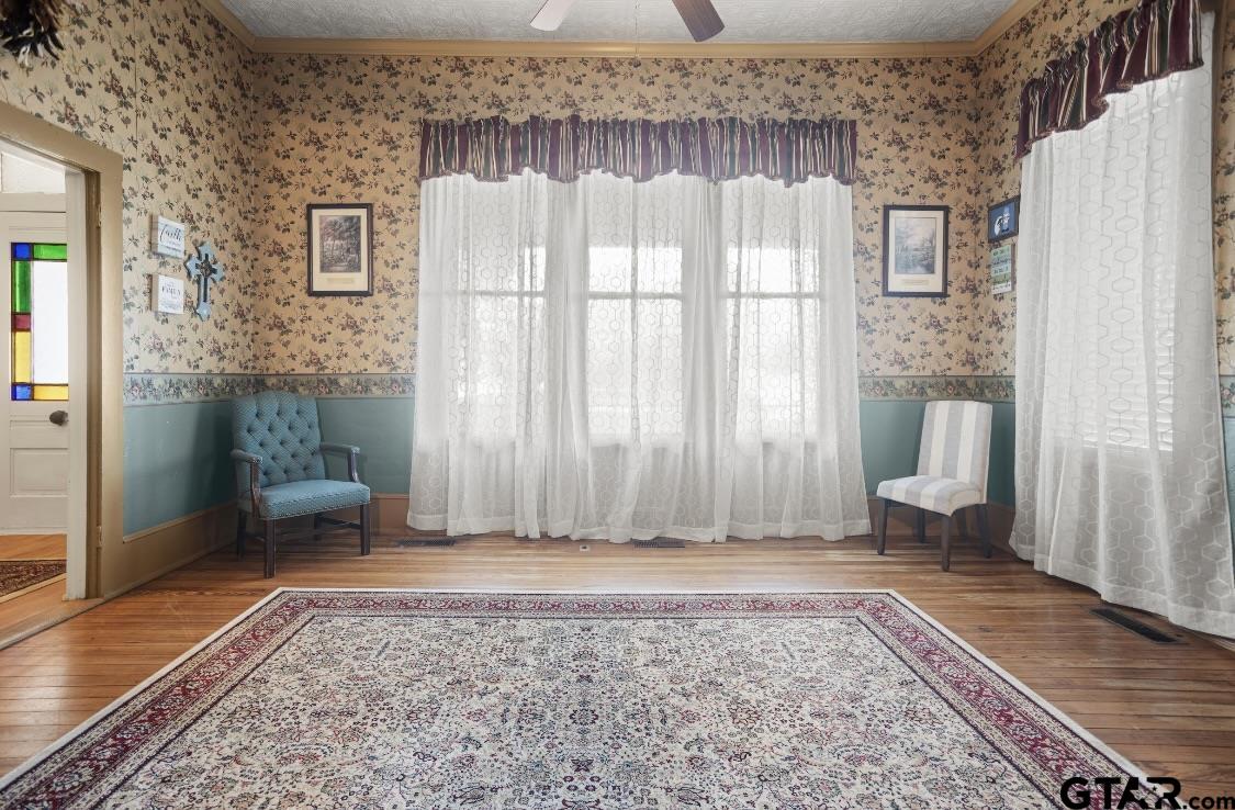 a view of entryway with a rug