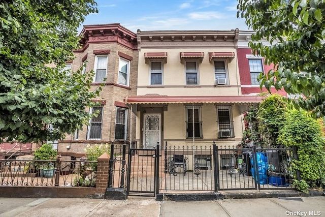 $979,500 | 1546 Saint Marks Avenue | Crown Heights