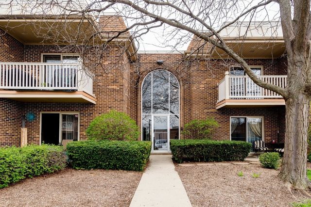 $1,950 | 910 West Alleghany Drive, Unit 2A | Arlington Heights