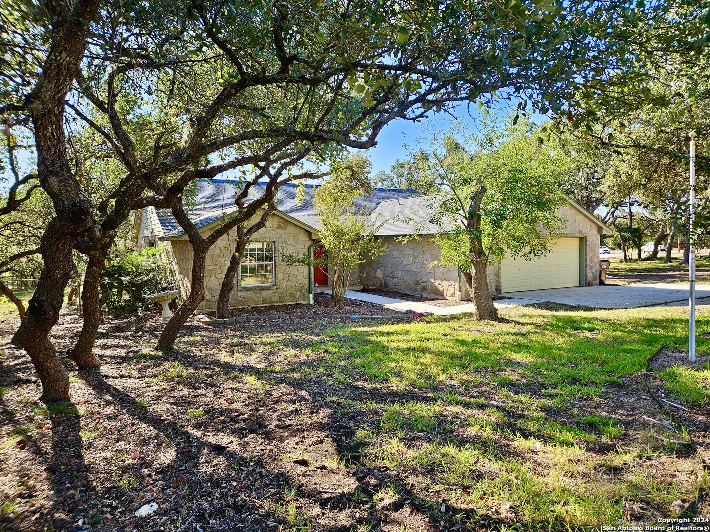 a view of a house with yard and tree s