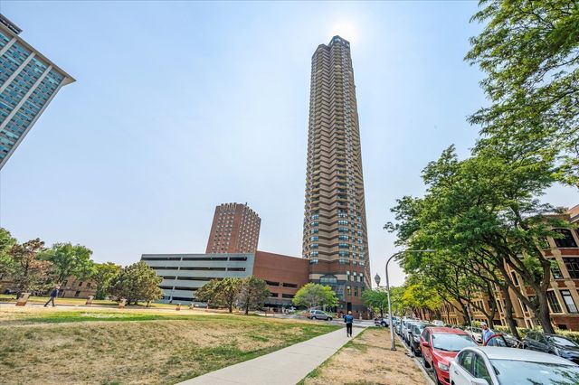 $3,200 | 3660 North Lake Shore Drive, Unit 4702 | Uptown Chicago