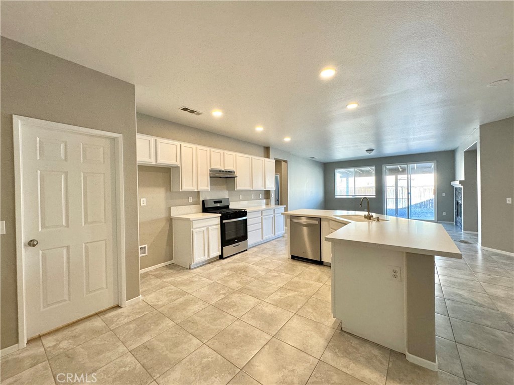 Remodeled with quartz countertops/new appliances