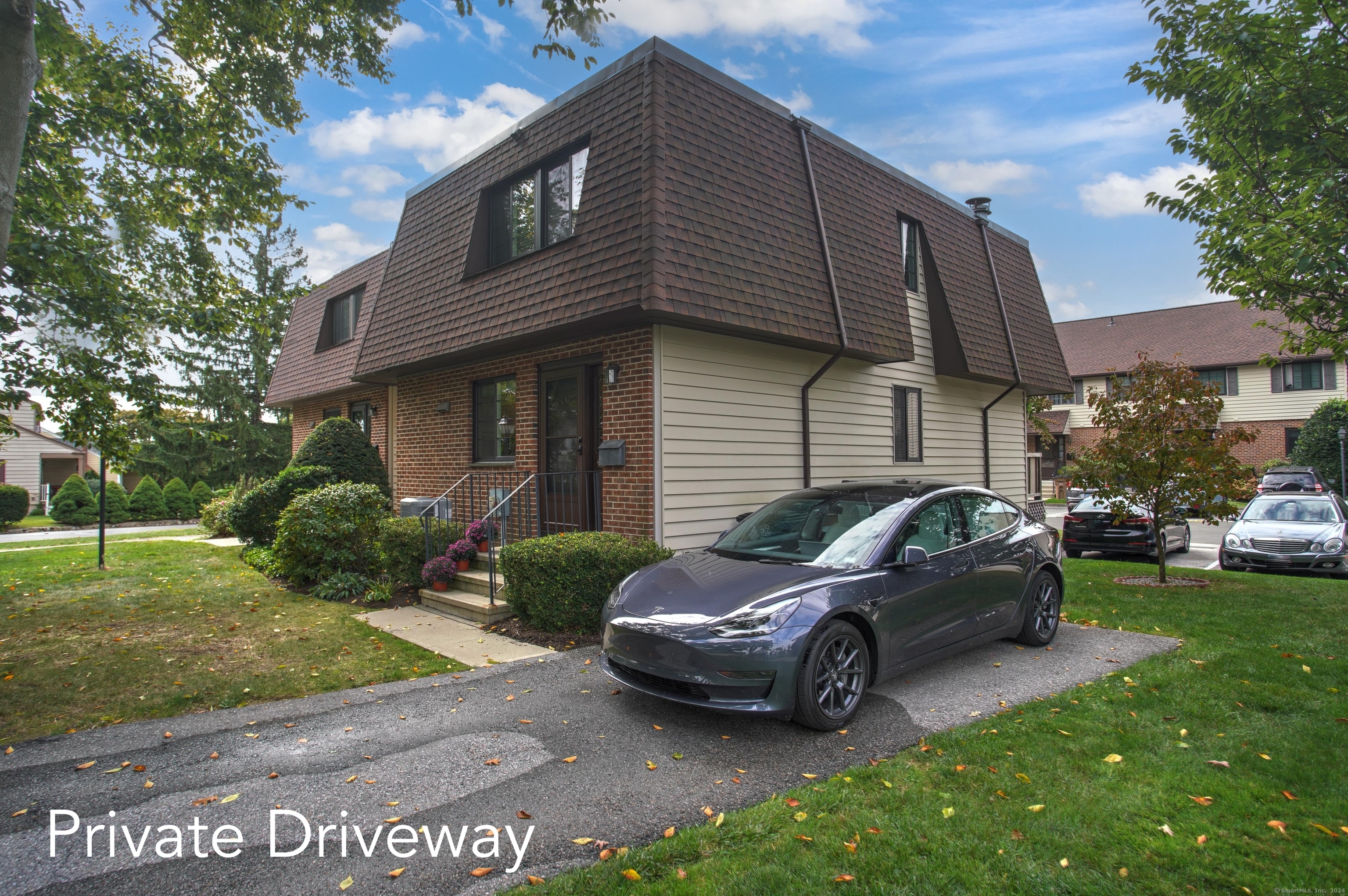 a view of a car in front of a house