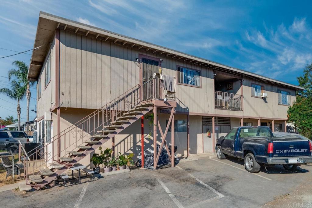 a view of a car park in front of house