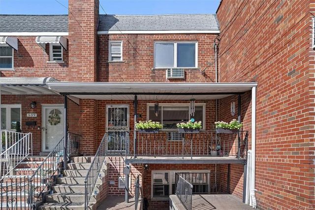 $668,888 | 541 Hollywood Avenue | Throgs Neck