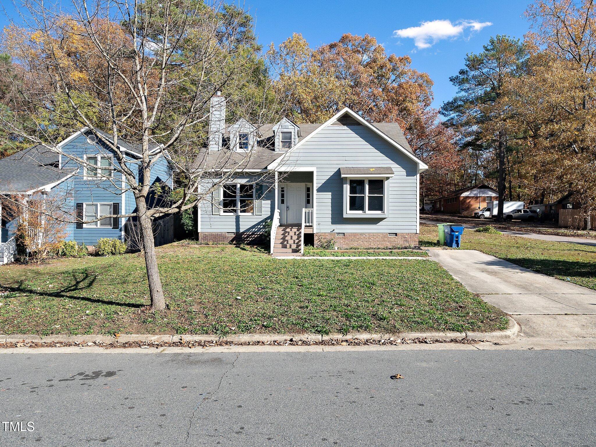 a view of a yard in front of a house with a yard