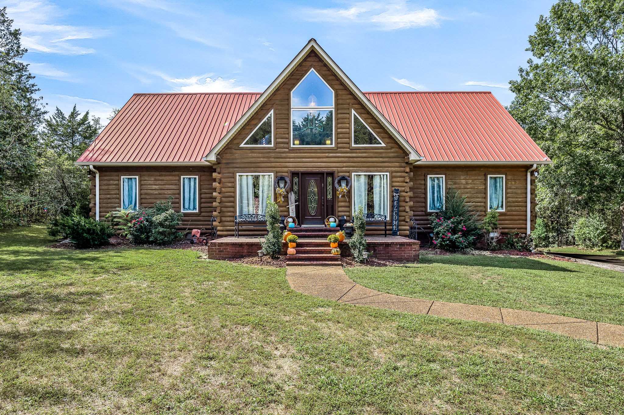 Welcome to 10955 Old Lebanon Rd! A 2939sf log chalet conveniently located just 11.9 miles to downtown Murfreesboro, 14.4 miles to downtown Lebanon and 5.9 miles to Hwy 840.