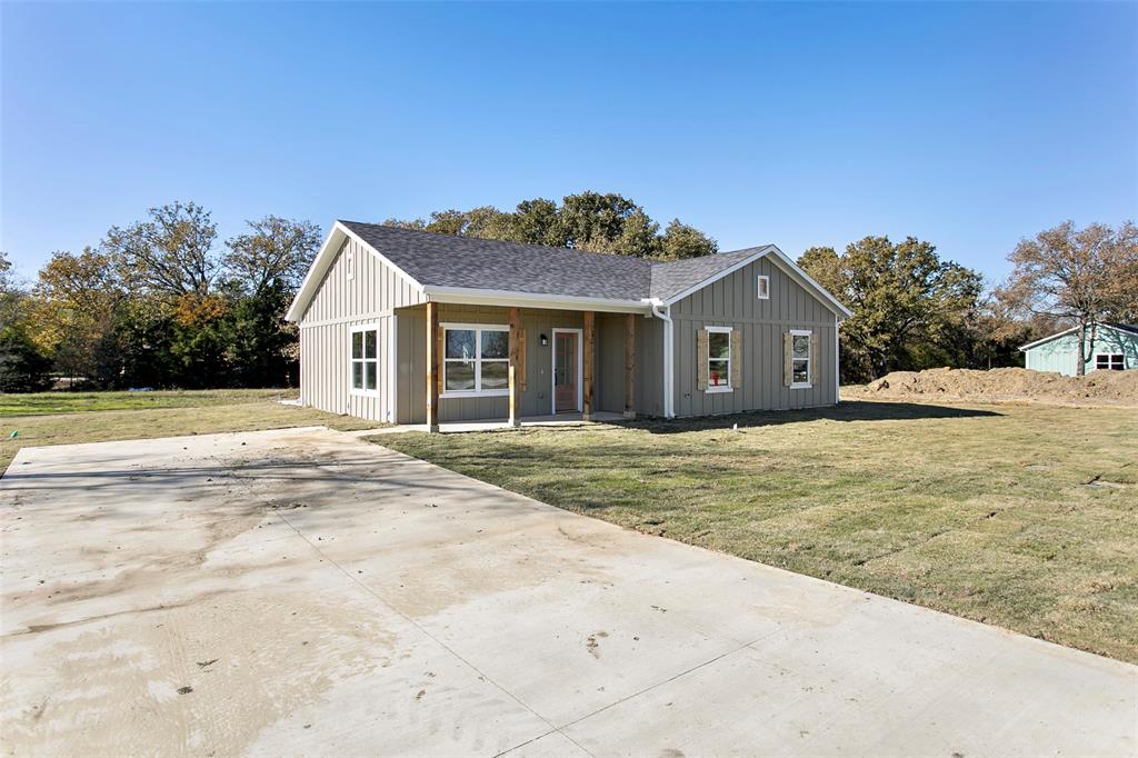 a view of a house with a backyard