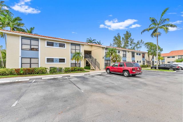 $2,000 | 1445 Lake Crystal Drive, Unit F | Golden Lakes