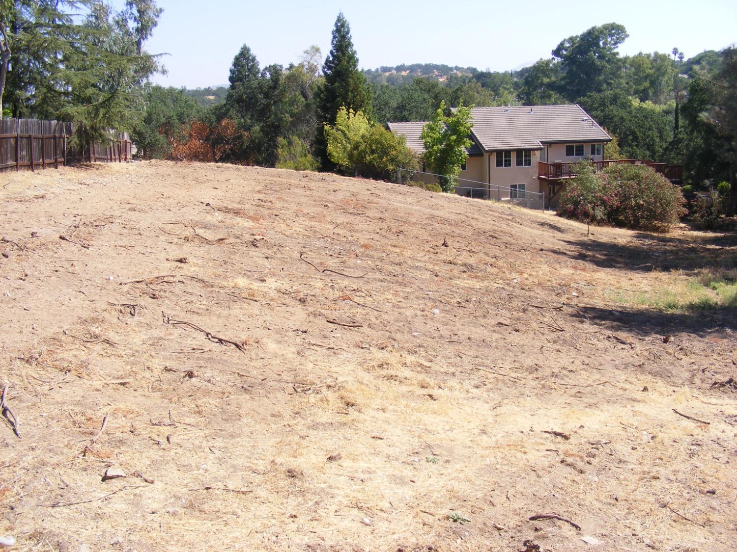 a view of a backyard of the house