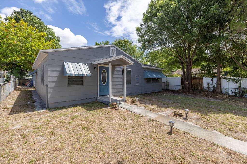 a view of a house with a yard