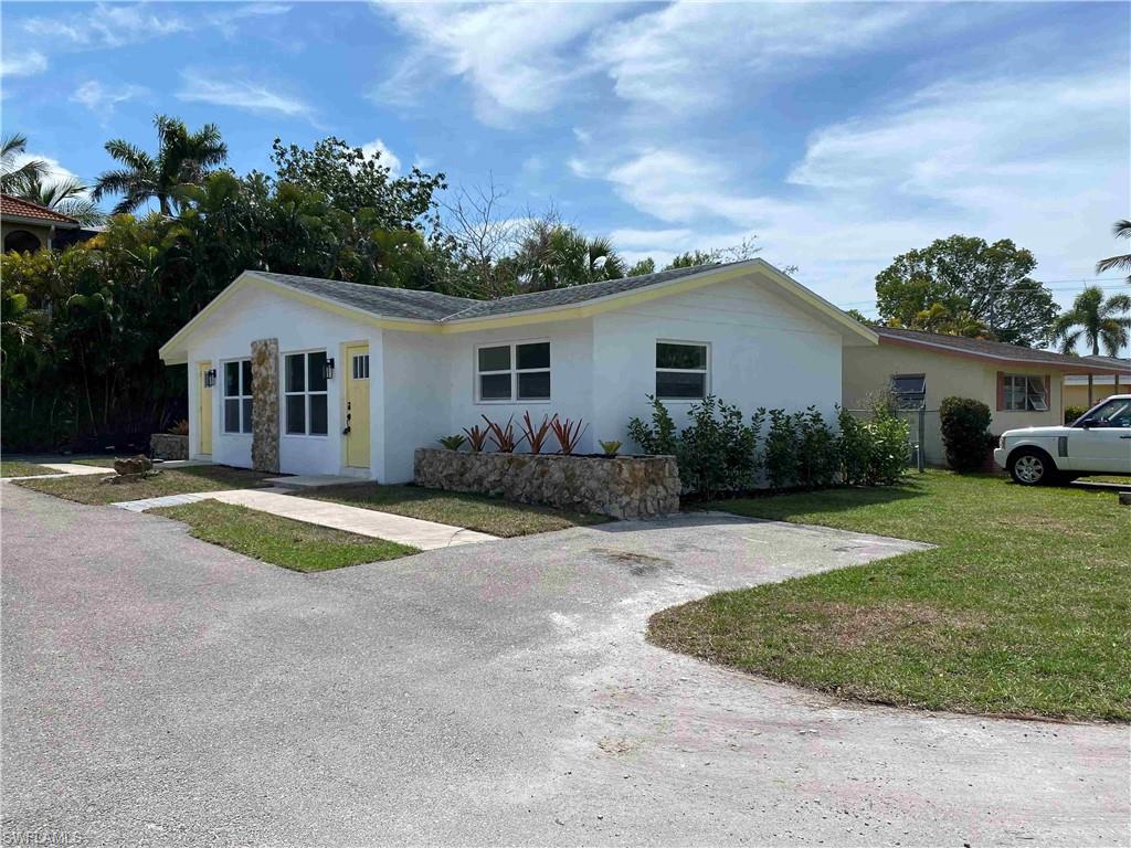 Ranch-style house featuring a front yard