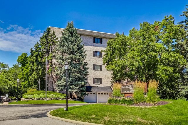 $263,000 | 1-s150 Spring Road, Unit 2H | Oak Brook