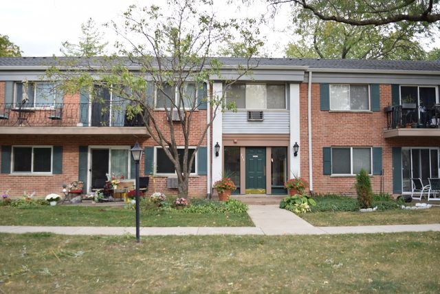 $179,900 | 711 Falcon Drive, Unit 205 | Arlington Heights