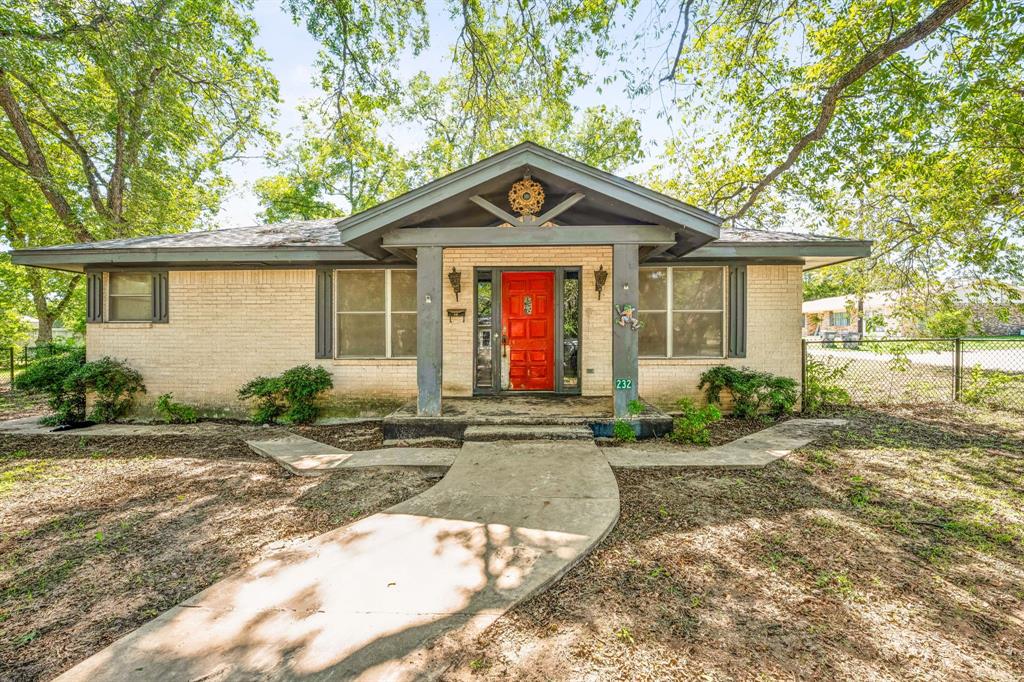 a view of front of house with a yard