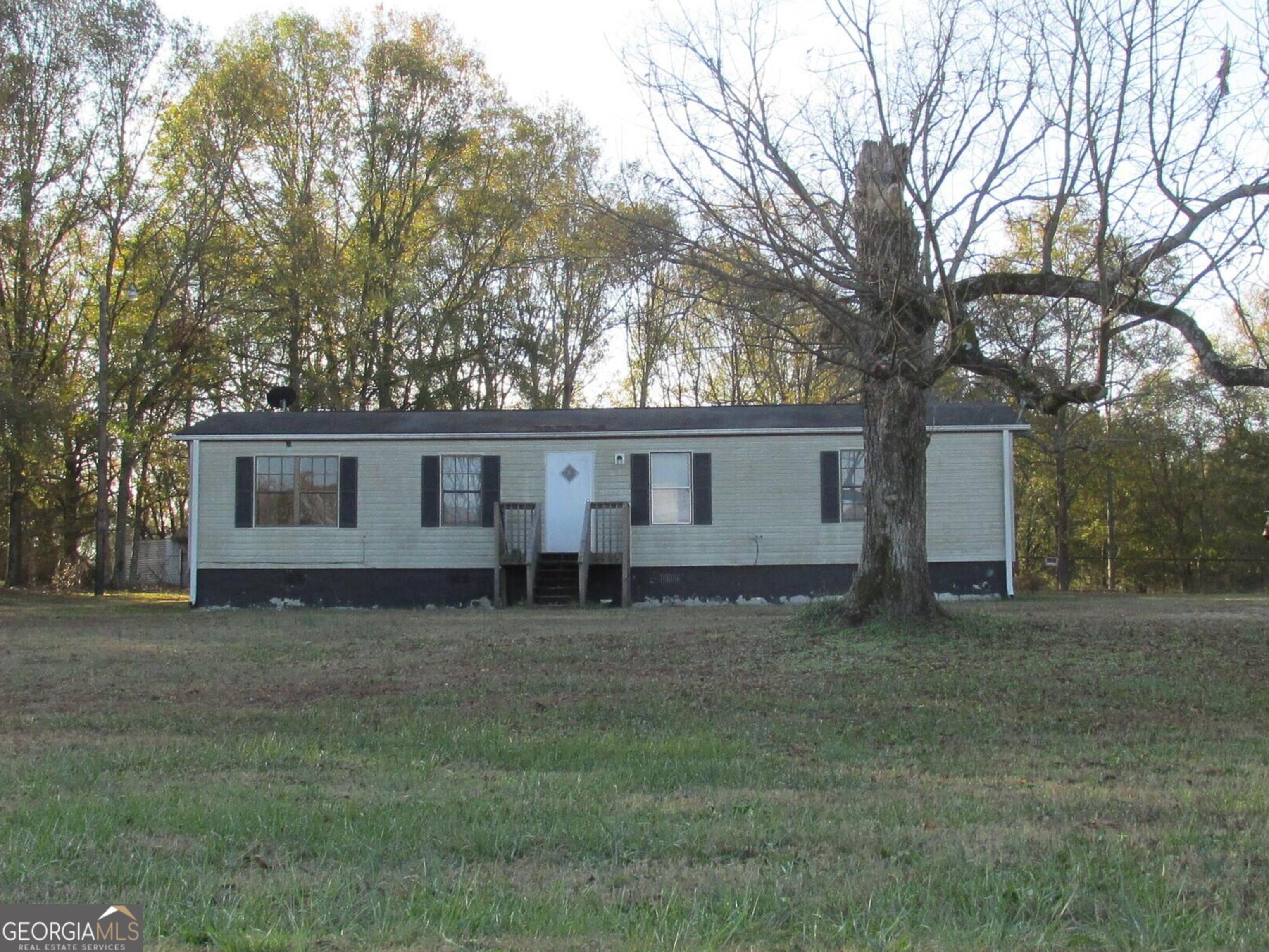 a view of a house with a yard