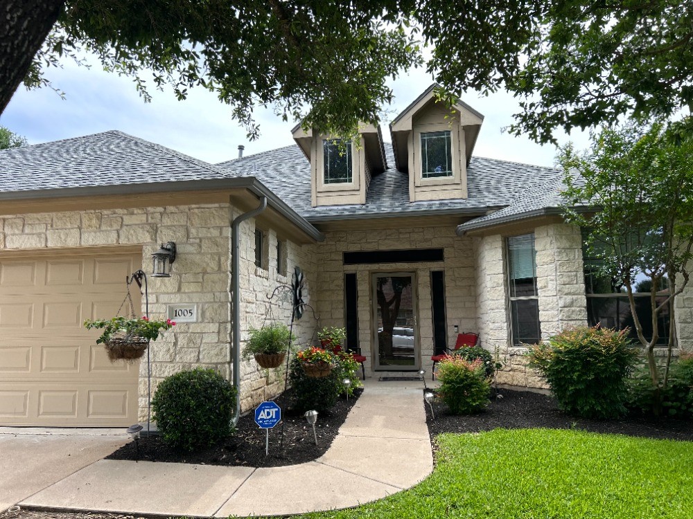 Delightful cottage like entrance!